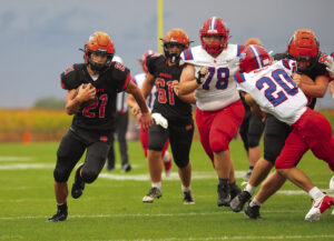 North Union gridiron team outlasts visiting Zane Trace Pioneers, 14-8