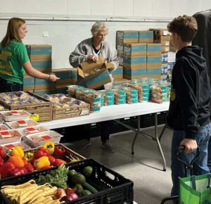 Students assist Hope Center